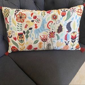 RÖDARV Throw Pillow